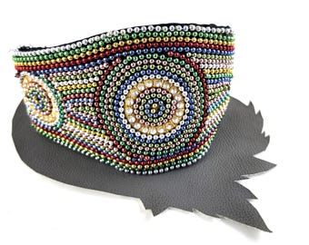 Cintura larga vintage decorata con arcobaleno, sfere e catene, taglia 25, 27 o 29 / Cintura stile Cummerbund con retro in raso e perline in metallo