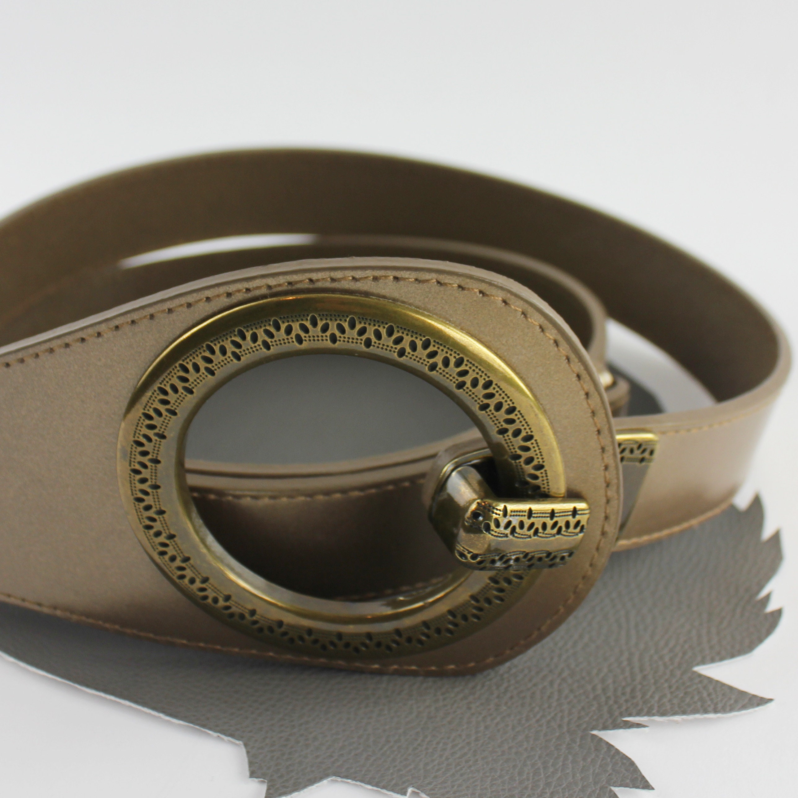 Wide Bronze Leather Vintage Coldwater Creek Belt With Loop  display picture 2