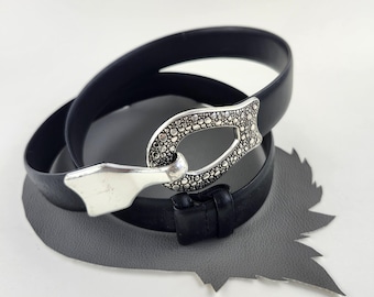 Ceinture en cuir noire avec boucle argentée / Longueur réglable jusqu'à 41 pouces