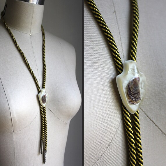 Seashell Vintage Bolo Tie with Yellow and Black N… - image 4
