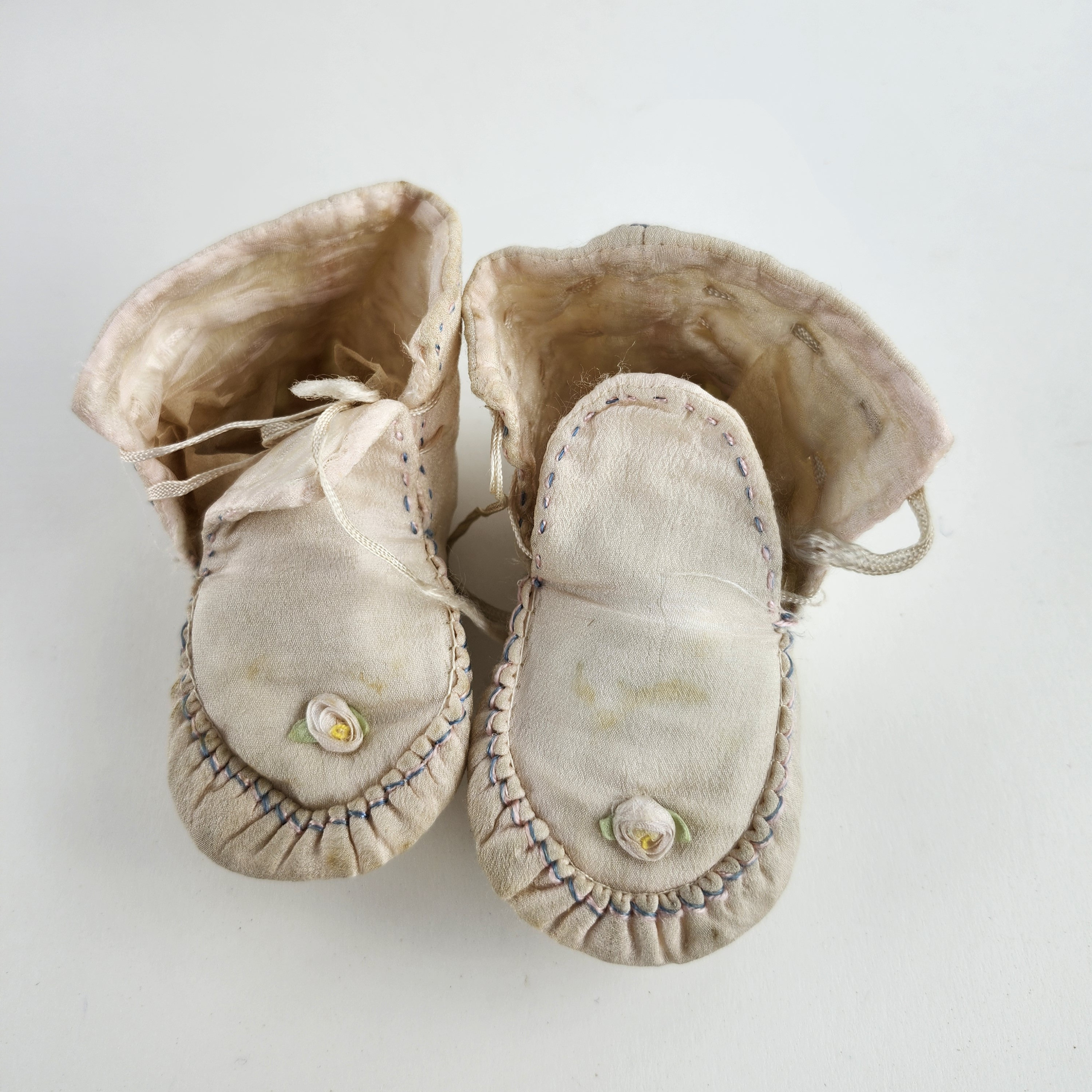Antique 1930s Baby Booties Shoes Delicate Embroidered Silk & Knit