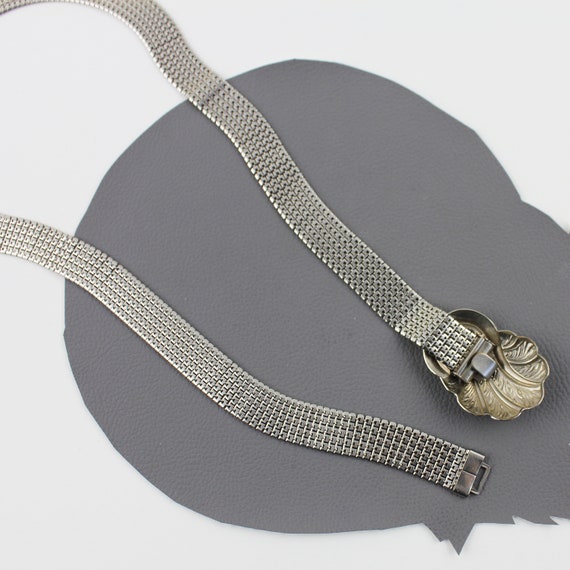 Silver Chainmail Vintage Belt With Feather Flourish Metal  display picture 3