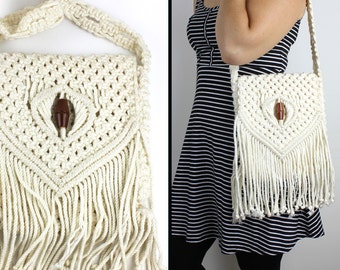 Off-White Macrame and Wood Bohemian Fringe Vintage Shoulder Handbag