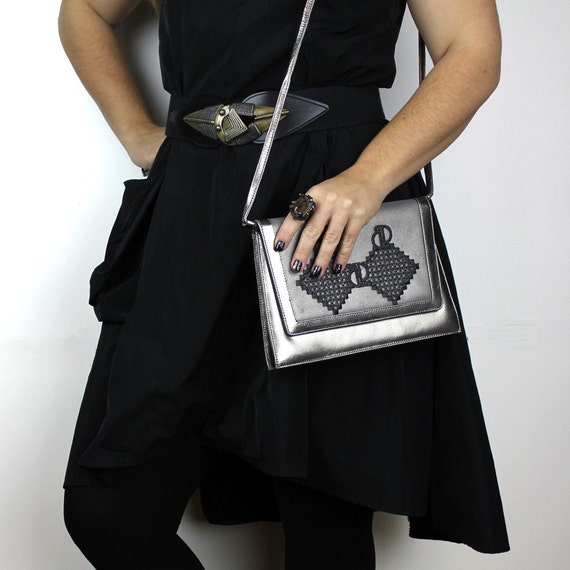 Sac à Main Fourre-tout Vintage Thierry Mugler En Vinyle Argenté - Avec Miroir Et Cadenas - Neuf Sans étiquette