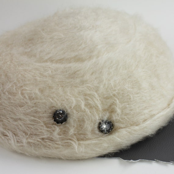 Cream Furry Wool Vintage Ladies Hat an Original b… - image 4