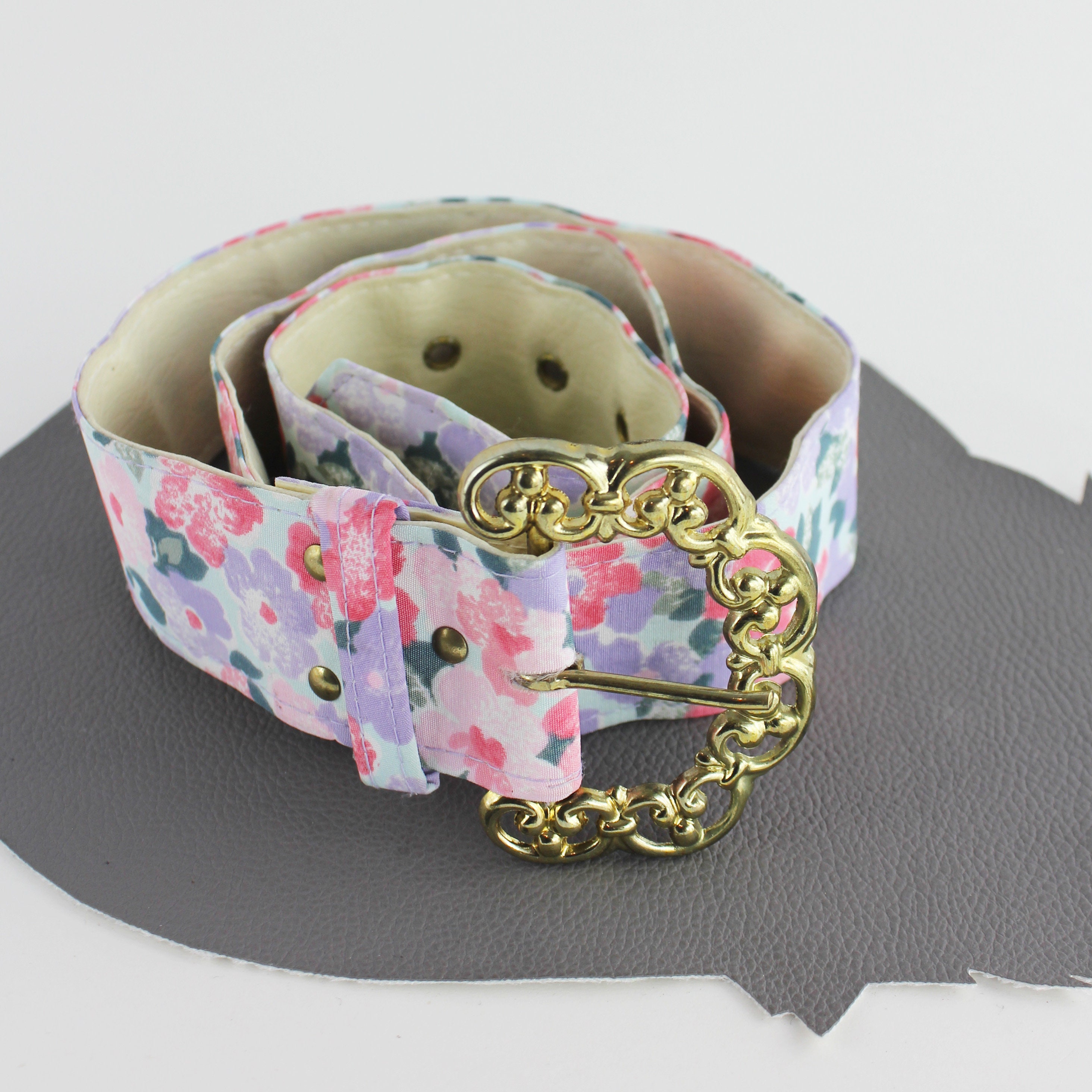Vintage ECHO Floral Tapestry Belt with Brass Tone Floral Buckle display picture 2