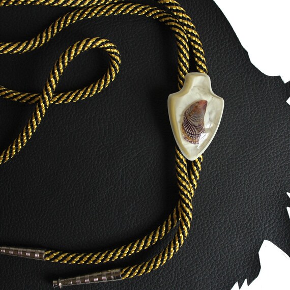 Seashell Vintage Bolo Tie with Yellow and Black N… - image 3