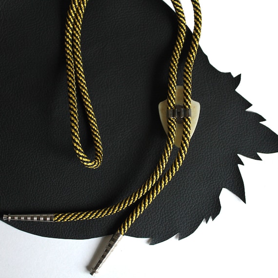 Seashell Vintage Bolo Tie with Yellow and Black N… - image 5