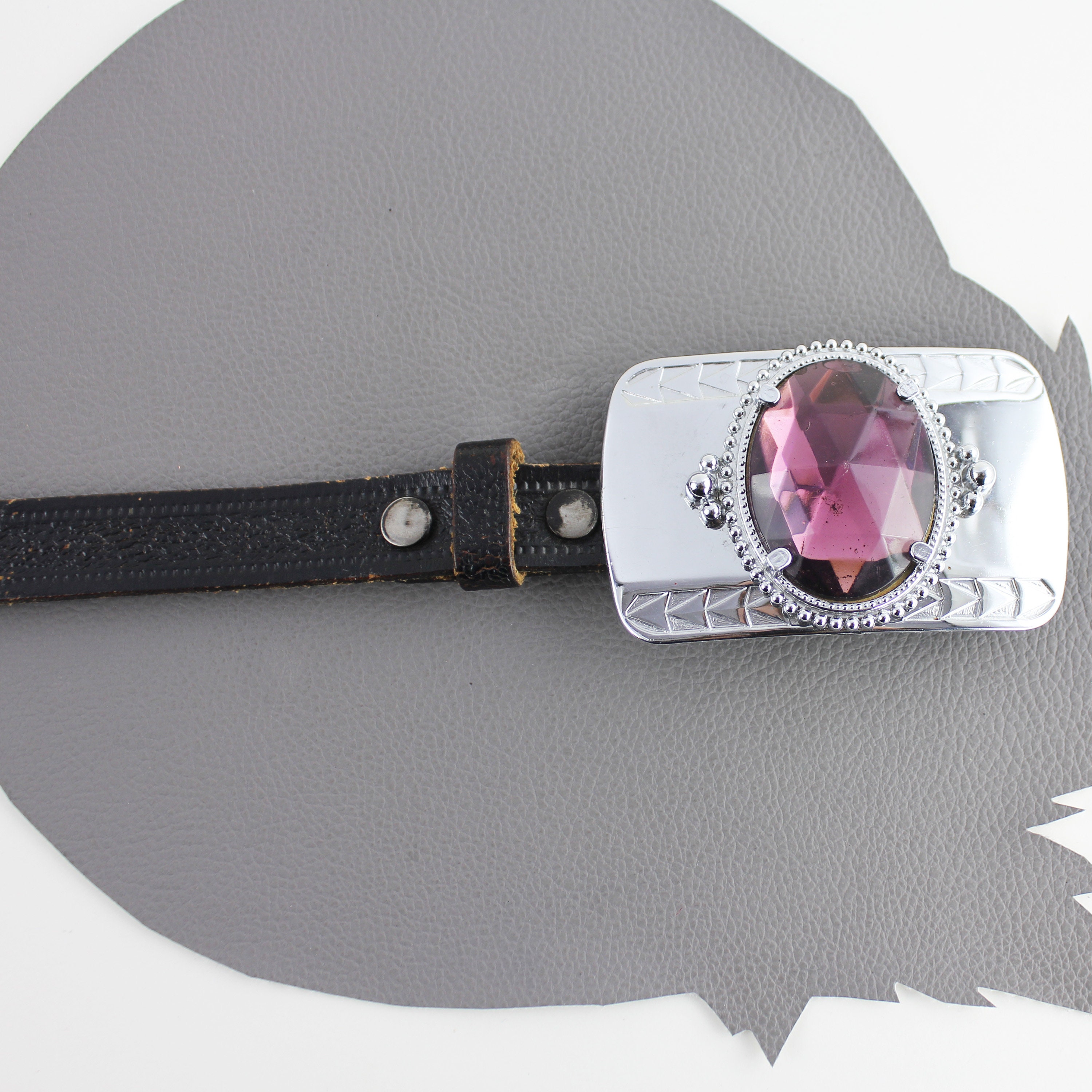 Faux Purple Gemstone Set in Silver Western Buckle on Black  display picture 3