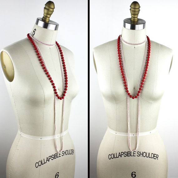 Red & White Plastic Beaded Vintage Necklace Set - image 2