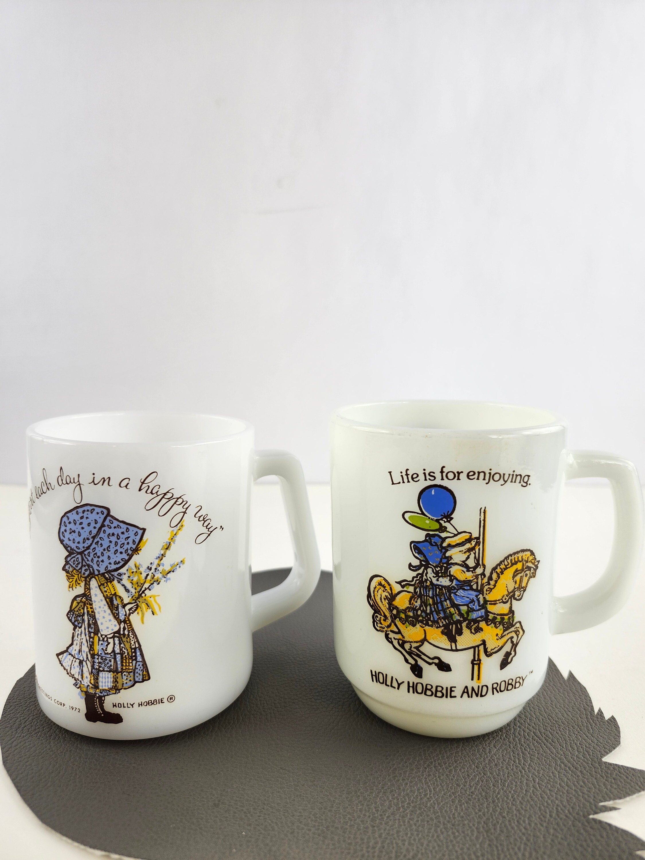 Holly Hobbie & Robby ヴィンテージ ミルクガラス コーヒーマグ 2個 