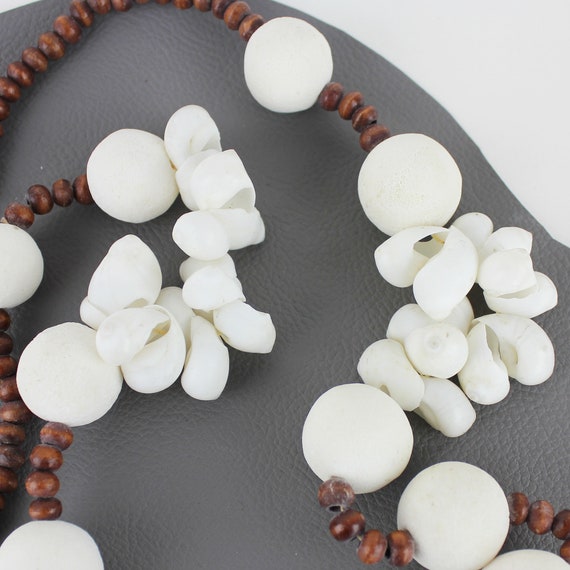 White & Brown Seashell and Wood Vintage Necklace - image 7