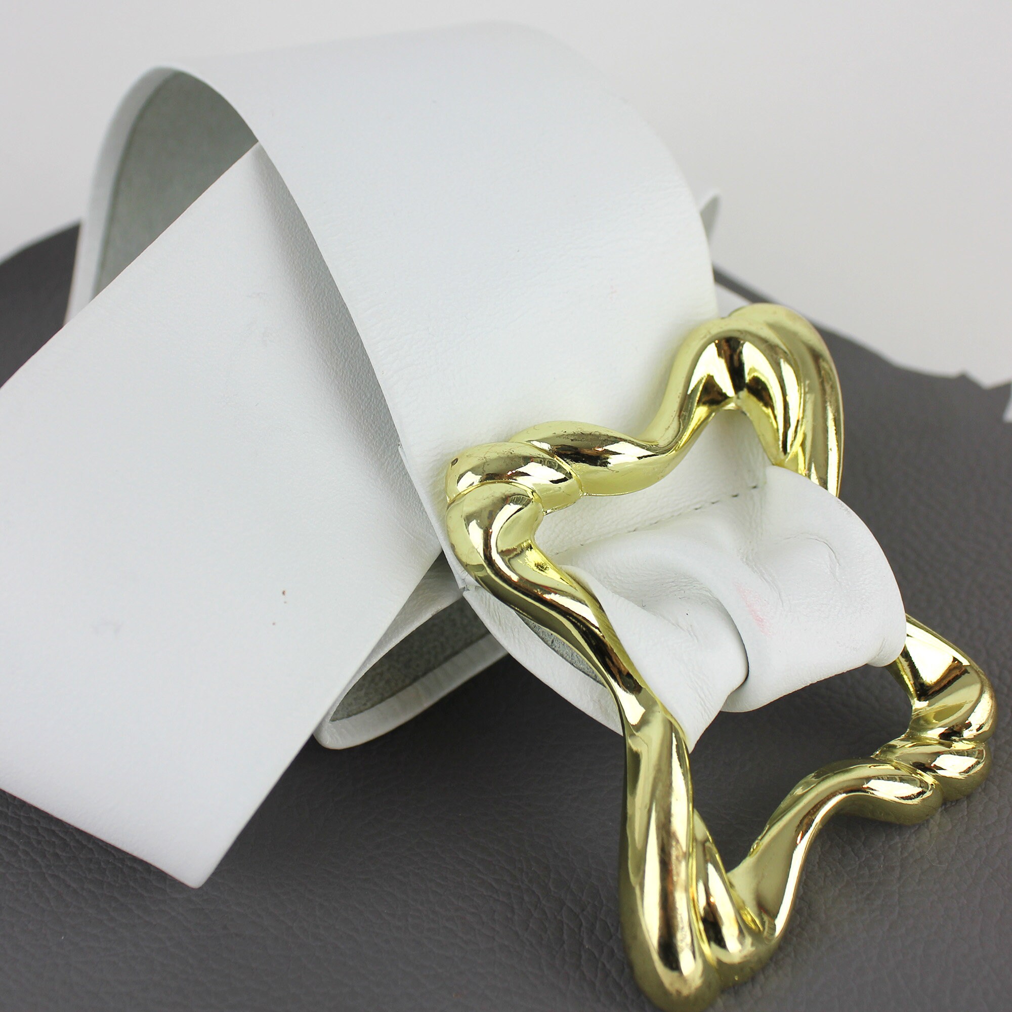 Vintage 80s Paolo Vico Gray Leather Belt Size M/L Gold Buckle Oval Adjustable Paolo Vico White Leather Vintage Belt Wtih Gold Buckle - Etsy main image 2