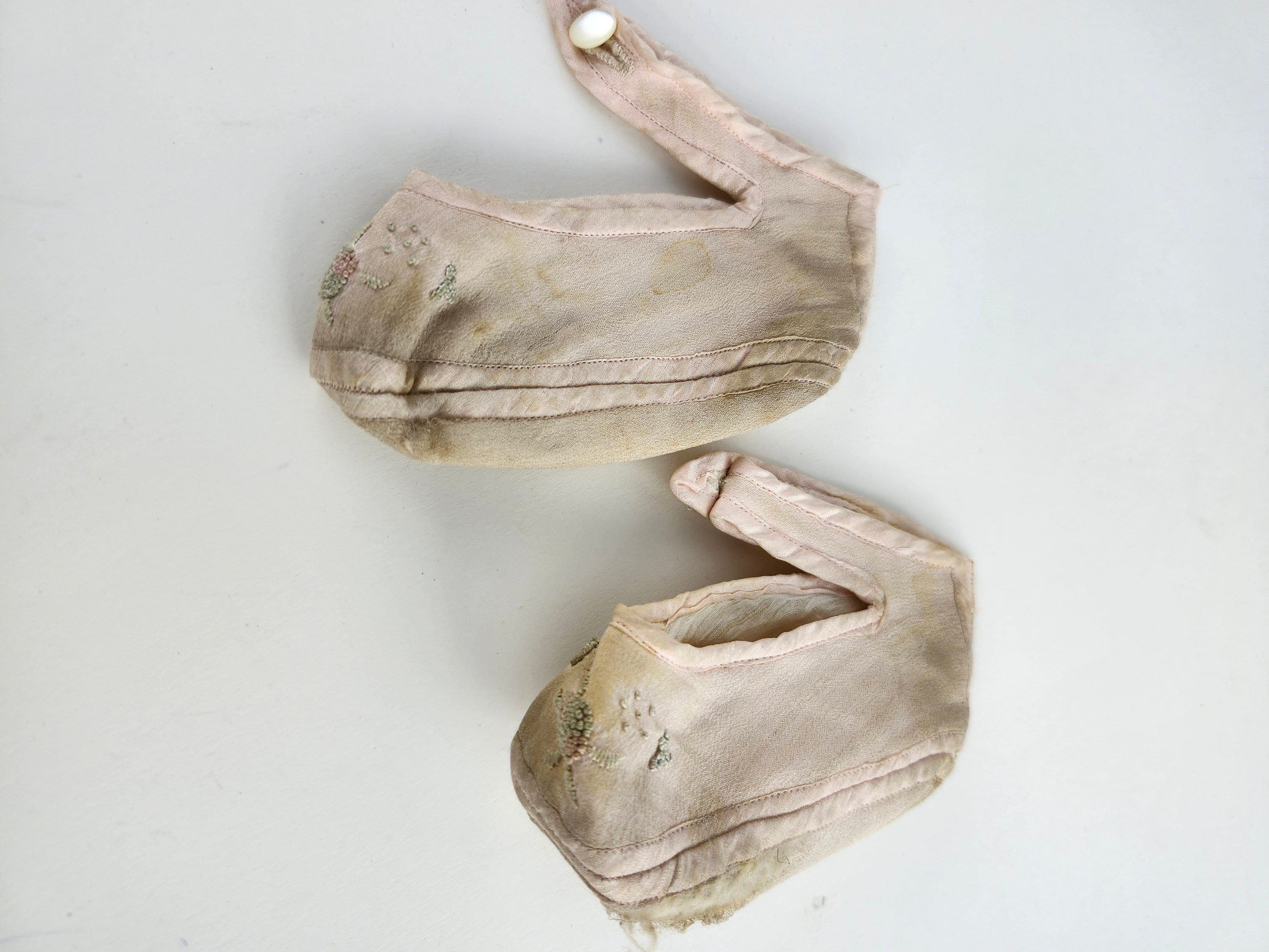 Antique 1930s Baby Booties Shoes Delicate Embroidered Silk & Knit