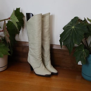 Off White Leather Boots by Zodiac - Women&#39;s Size-6M - Knee High - Vintage 1980s