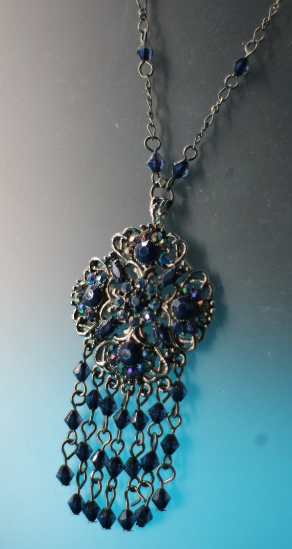 Blue Y Necklace in Excellent Condition - image 2