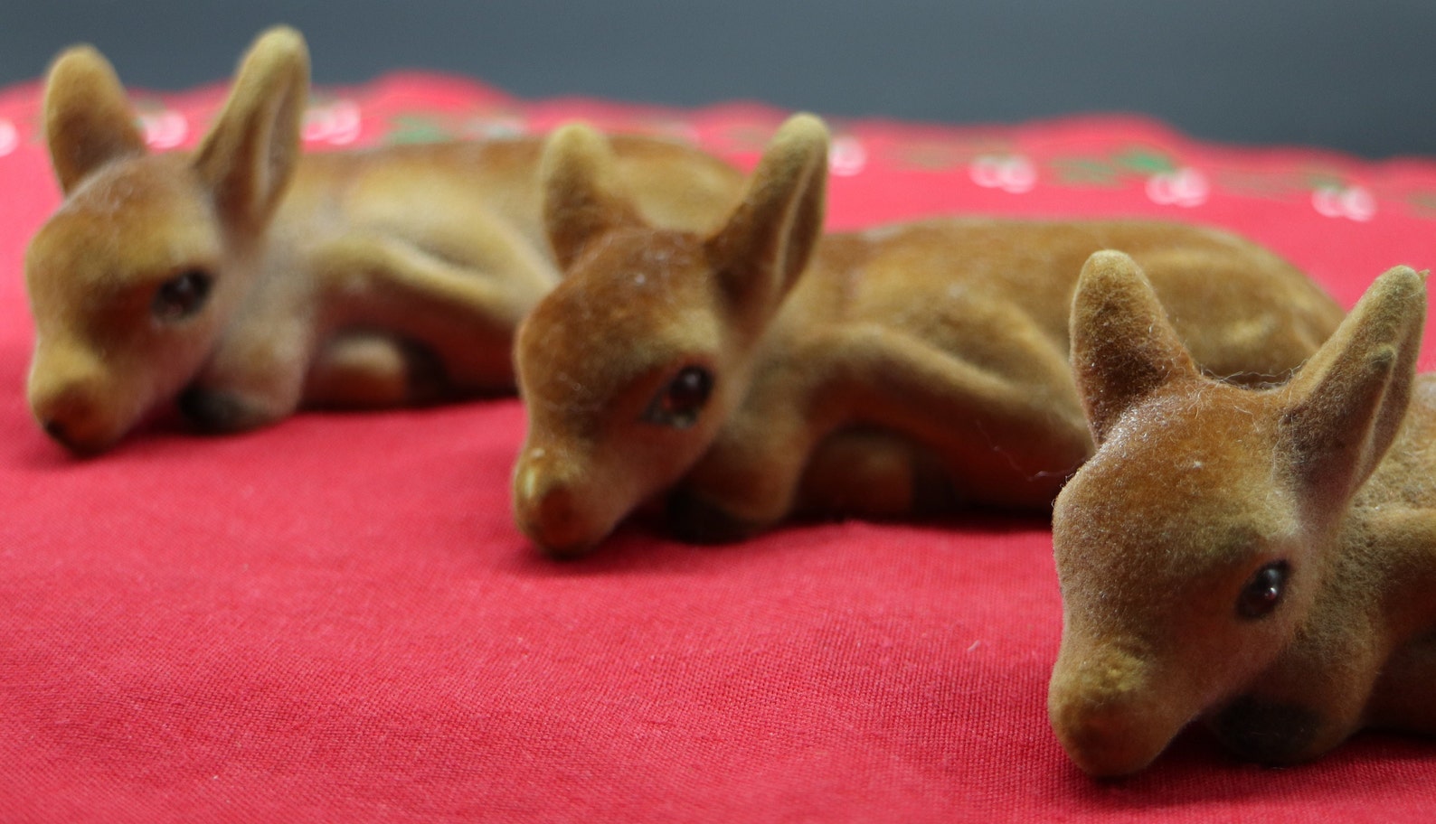 Vintage Reindeer Figurines 2 Flocked Bucks With 3 Babies Etsy