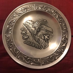 Astri Holth signed, numbered pewter Christmas plate with paperwork and receipt in original box, &quot;Julen 1977&quot; made in Norway