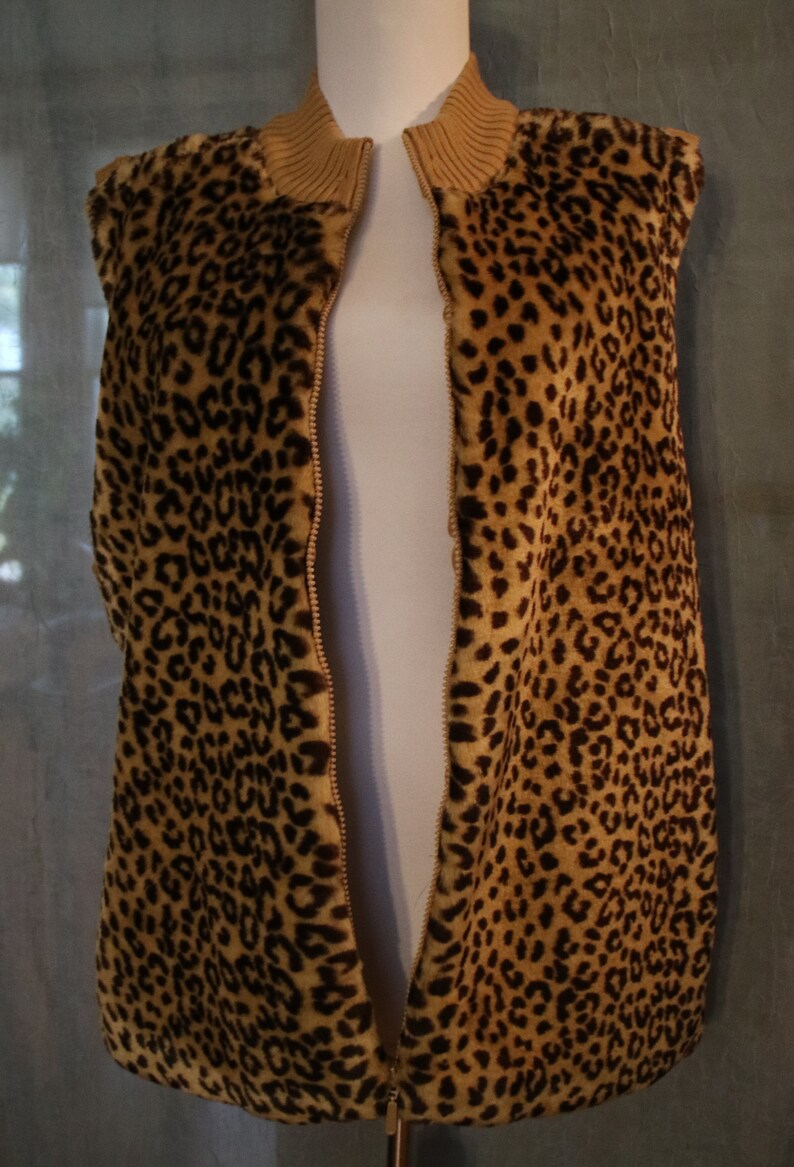 1618 W 90s Vintage Leopard Print Faux Fur Plush Sweater Vest sz