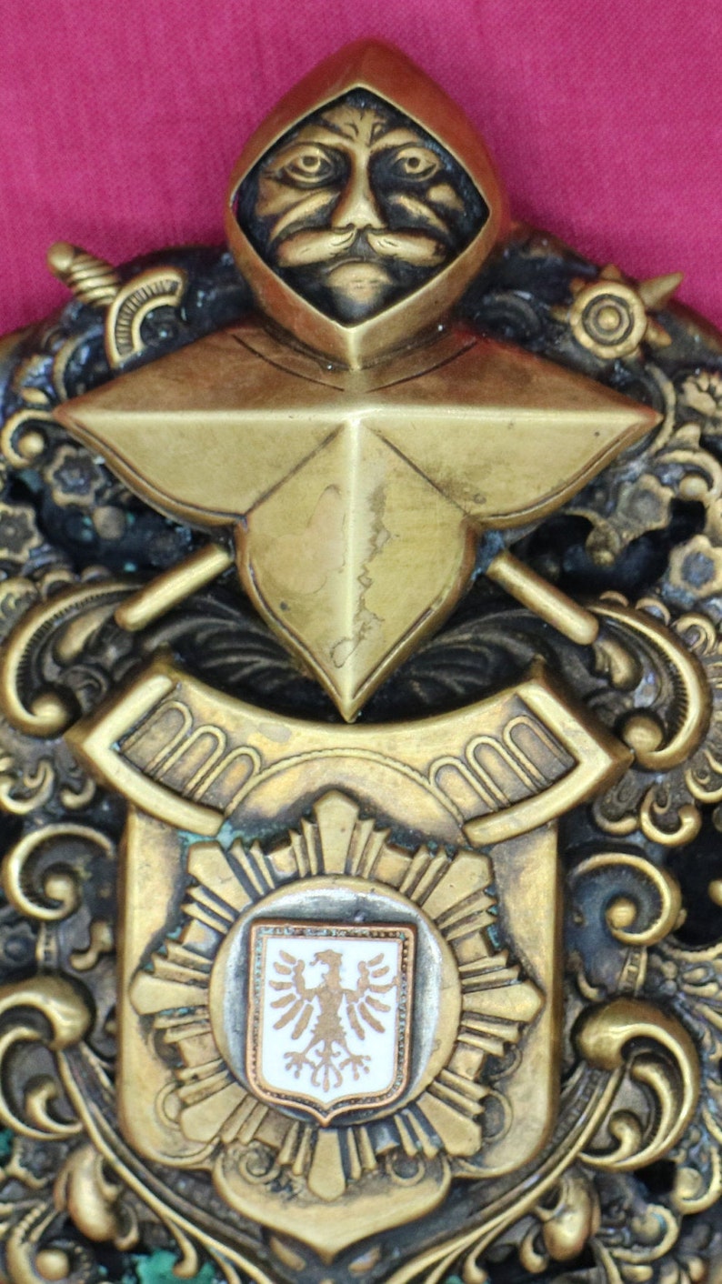 Coat of Arms Large Family Crest Pin/Pendant image 3