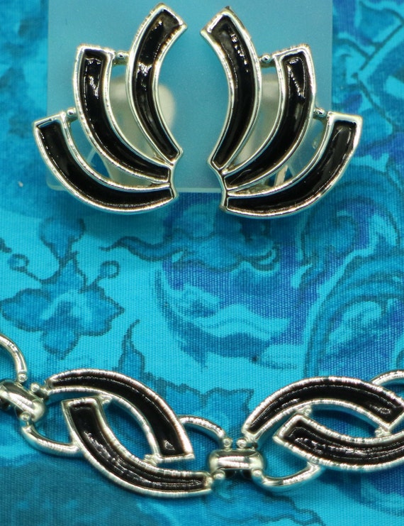 Black+Silver Bracelet and Earrings - image 3