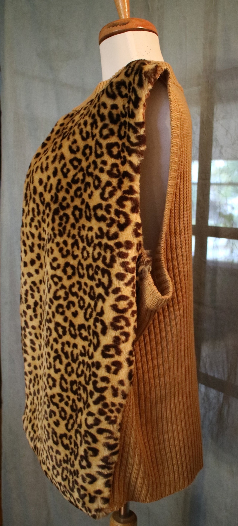 1618 W 90s Vintage Leopard Print Faux Fur Plush Sweater Vest sz
