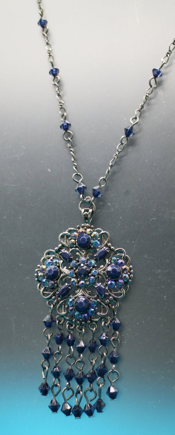 Blue Y Necklace in Excellent Condition - image 4