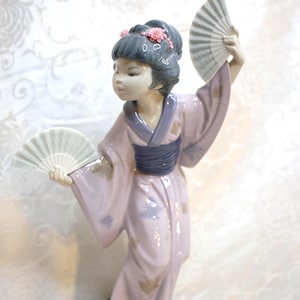 Lladro Madame Butterfly Figurine #4991 Retired-Excellent Condition with original Box