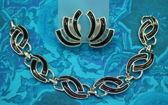 Black+Silver Bracelet and Earrings - image 2