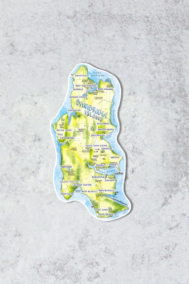 K&ouml;nnte beinhalten: Eine farbenfrohe Karte von Bainbridge Island, Washington, mit den Namen verschiedener St&auml;dte und Sehensw&uuml;rdigkeiten. Die Karte ist im Aquarellstil mit blauen, gr&uuml;nen und gelben Farben gezeichnet.