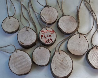 Natural wood labels or gift tags using recycled Christmas tree. Can be used for demijon labels or for hanging round necks of wine bottles.