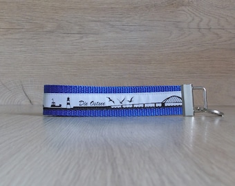 Schlüsselband Ostsee Schlüsselanhänger blau mittelblau grau schwarz maritim Meer kleines Geschenk Souvenir Taschenbaumler  Schulanfang