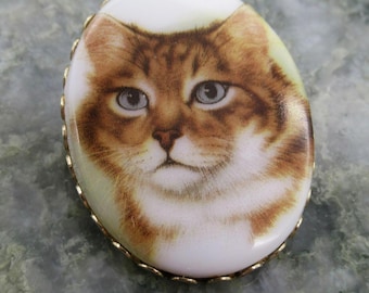 Vintage Gold Tone Oval Cat Brooch Pin With Hand-Painted Tabby Cat Portrait