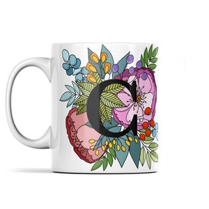 Taza con monograma floral / inicial / letra C con borde floral - diseño original de thingsbyanabelle