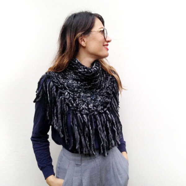 Black Chunky Wool Poncho, Chunky Scarf, Beaded Neckwarmer, Fringe Cowl, Gift Idea, Winter Accessory, Unique Scarf, Black Scarf, Gift for Her
