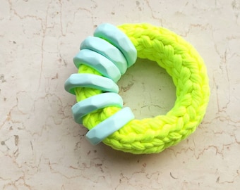 Neon bracelet in cotton and clay