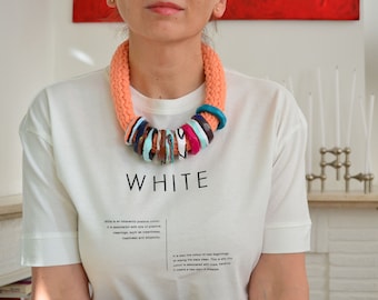 Einzigartige Statement Halskette, orange Halskette, einzigartige Halskette, künstlerische Halskette, schrullige Halskette, tragbare Kunst, Statement Halskette