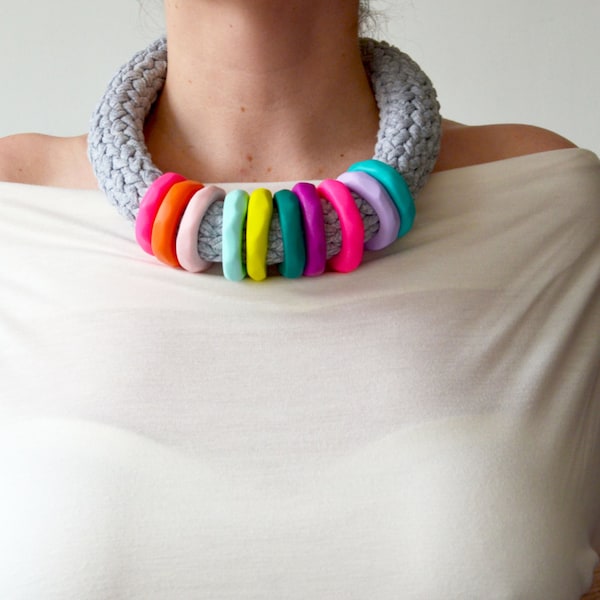 Collier arc-en-ciel, collier coloré, collier lumineux, collier tendance, collier printanier, collier multicolore, collier funky