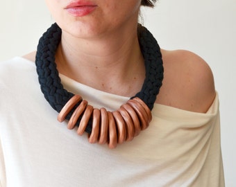 Copper choker made of cotton an clay hoops