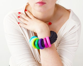 Rainbow bracelet made of cotton and clay