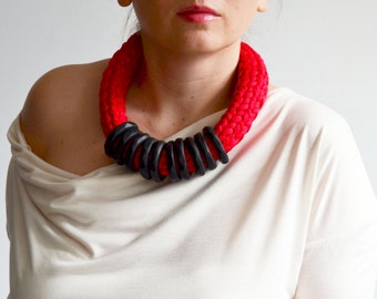 Red collar necklace in cotton and clay