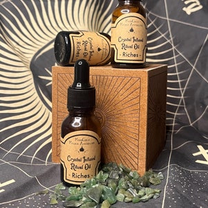 Crystal infused witchcraft ritual oil - Riches and Manifesting Green Aventurine - MoonChild Magick Apothecary
