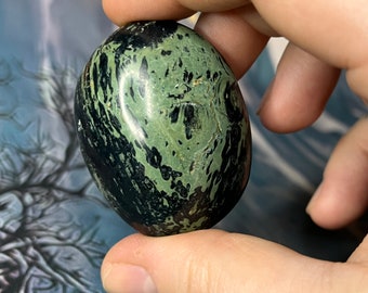 Kambaba jasper crystal palmstone