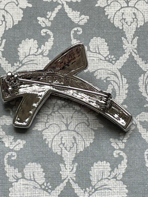 Nadri brooch best sale