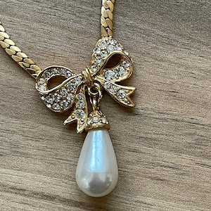 Vendome Gold Tone rhinestone teardrop faux pearl necklace Desinger signed * Valentines Day *