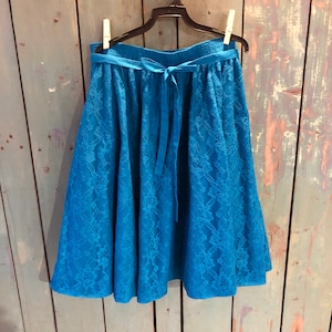 Vintage Blue lace Square dance skirt - 15&quot; elastic waist - belt - full circle - L - Western skirt - peasant skirt - Malco Modes