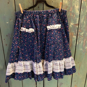 Vintage Blue Floral Square dance skirt - lace pockets - 16&quot; elastic waist - lace trim - full circle - L - Western skirt - peasant skirt