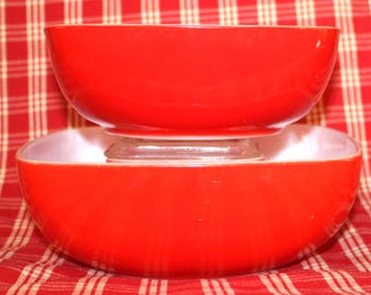 Pyrex Red: Set of 2 Midcentury Pyrex Red Square Mixing Bowls- #515B and #525B- 1 1/2 Quart and 2 1/2 Quart~ Refrigerator Dish #501 USA