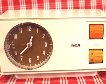Very Cool RCA Vibra AM Radio- Model rvd 810Y Snow-RARE!
