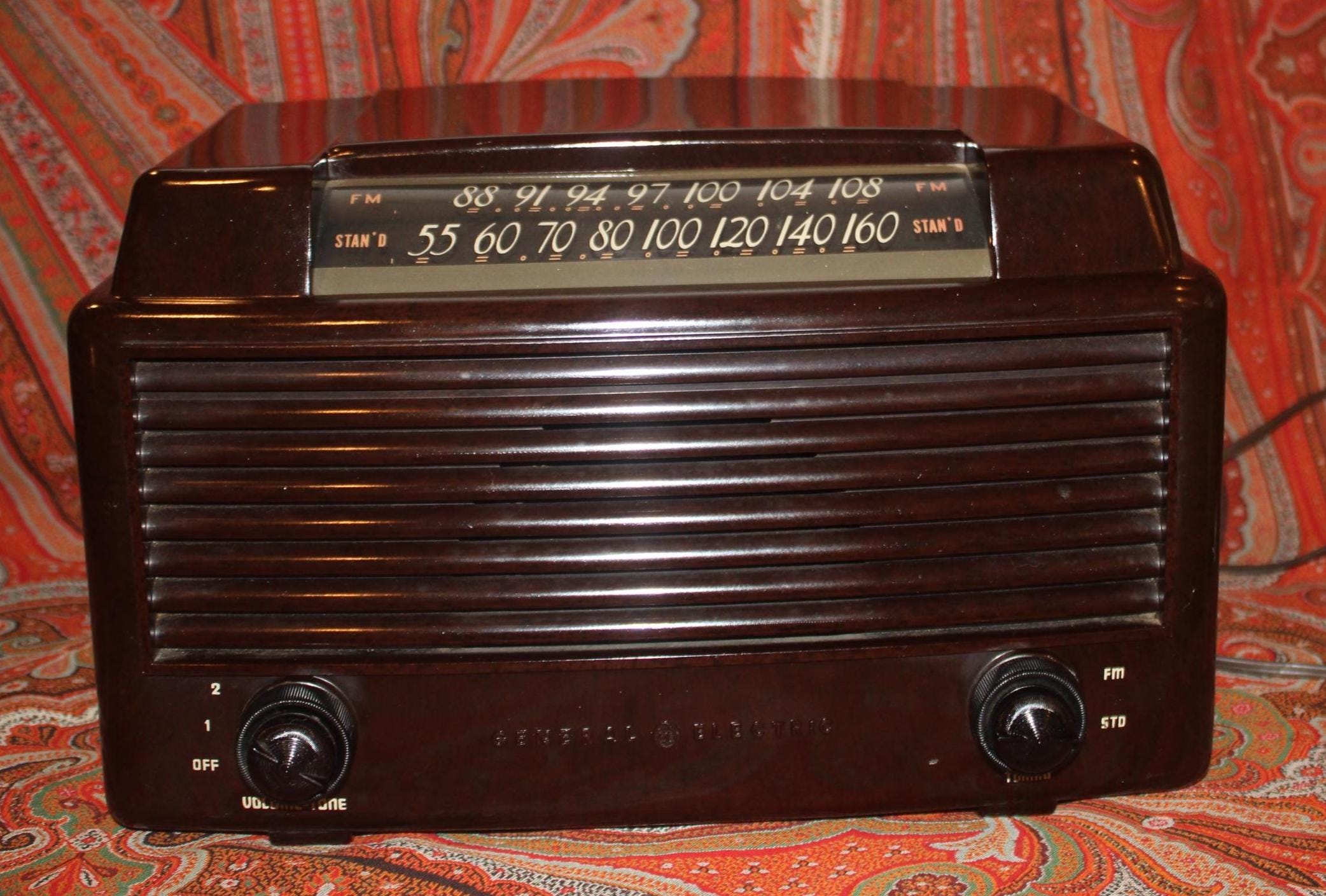 アンティークAM／FMラジオ、GE社製